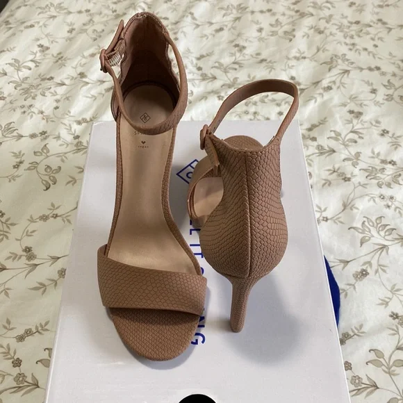 Open toe heels - Picture 3 of 5